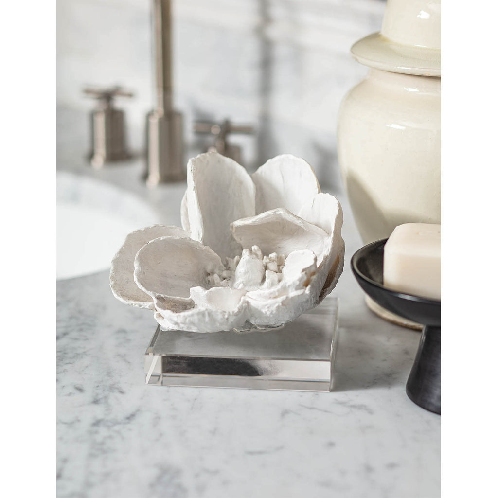 20-1286WT Magnolia Objet | Lifestyle Image
