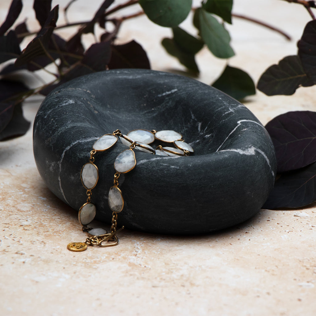 20-1583BLK Lagoon Marble Bowl | Lifestyle Image