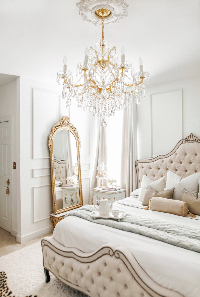 4408-GD-CL-MWP Maria Theresa 26'' Chandelier | Lifestyle Image
