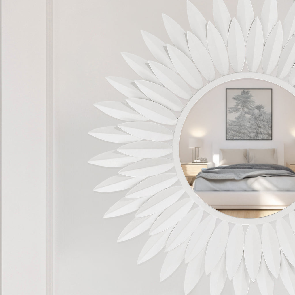 BRH-M520-MT Broche 20in Mirror | Lifestyle Image