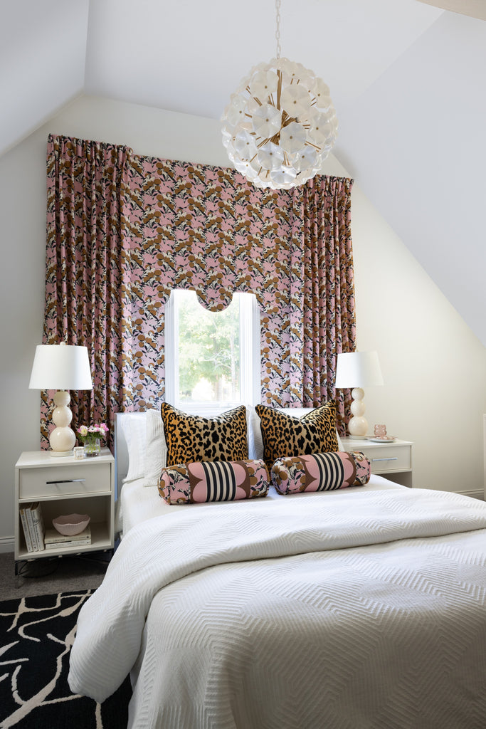 ESM-4006-AG-WH Esme 22.5'' Chandelier | Lifestyle Image
