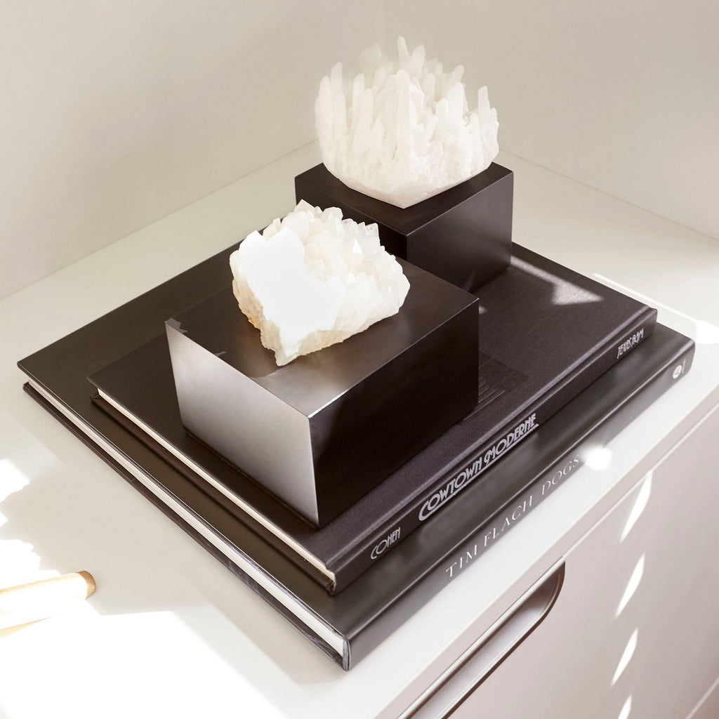 cy-02582 Quartz Table Accent-MD | Lifestyle Image